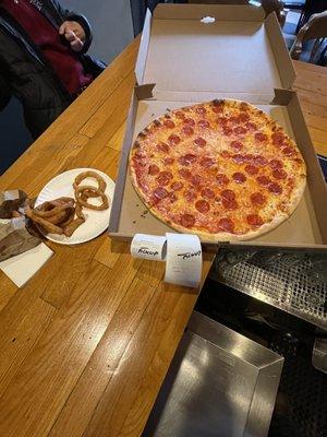 Pizza and onions rings