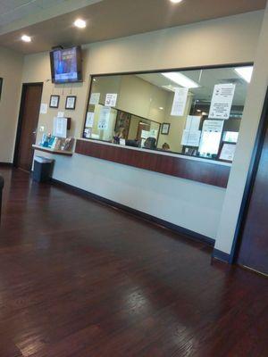 Clean facility and not so packed lobby. Plenty seats and big TV.