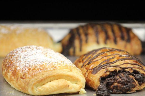 Cheese Pocket & Chocolate croissant