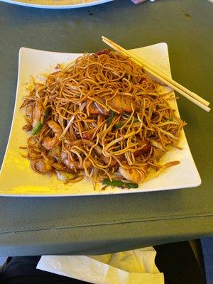 House Special Lo Mein Chicken, Pork, Shrimp