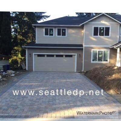 Camino Stone Driveway in Jamestown Blend.
 Bellevue WA.  www.seattledp.net