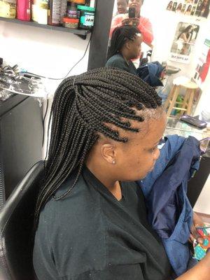 Medium size single braids