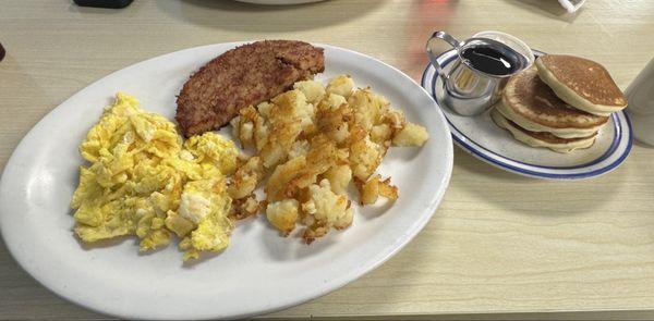 Hash with potatoes and eggs + 3 little pancakes