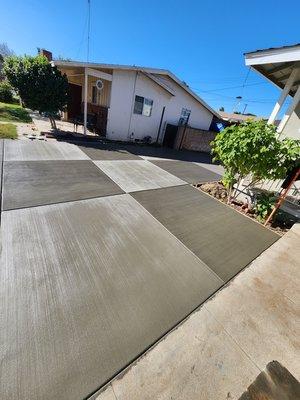 New driveway with special broom finish