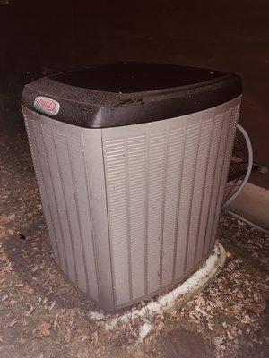 Lennox XC25 Condensing Unit installed in Crystal Lake, IL