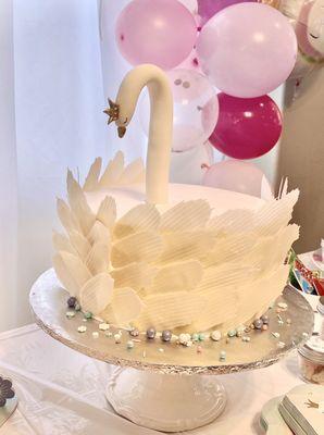 10" Swan Theme Cake (topper made with fondant by another baker)