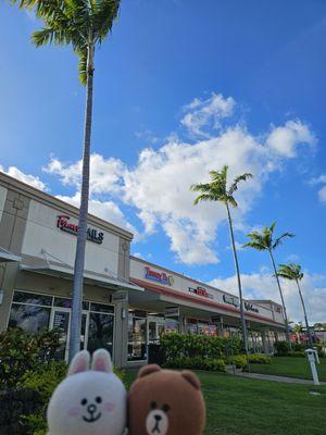 It's a very long, open-air shopping center