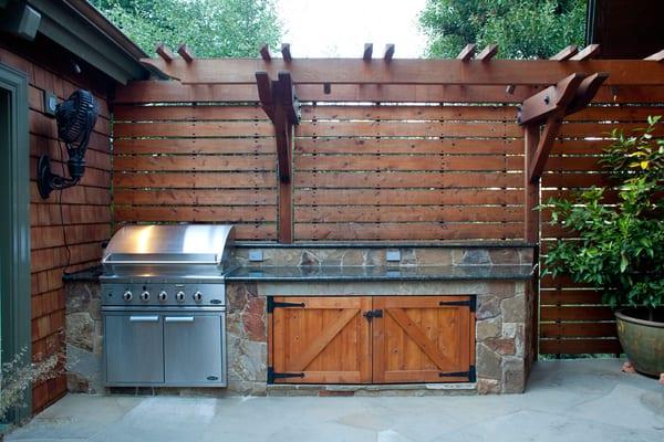 Modern, built-in BBQ and prep area.