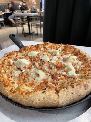 White pizza with chicken