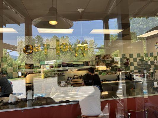 Terrible photo of the counter, taken from the entry through glass - apologies ‍