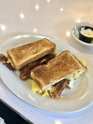 Egg sandwich w/bacon & a yummy pepper Jack