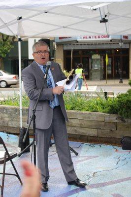 Mayor Tony rings in the opening bell on first market of the season.