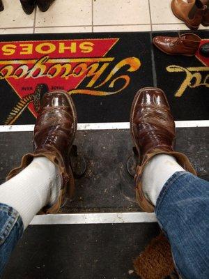 Just finished getting the Maple Syrup reapplied on the ol ground pounders!!!! The BEST shoe/boot shine place in Baton Rouge, Louisiana.