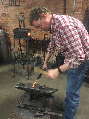 Beginner's blacksmithing class