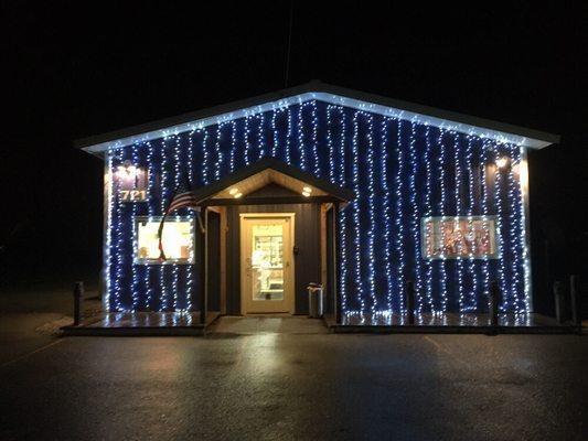 Dockside party store US-31 at night