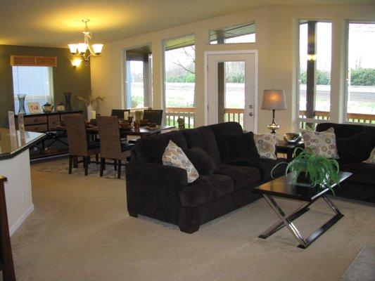 Bring the outside in with this picturesque wall of windows in our Metolius cabin - Palm Harbor - Medford, Oregon