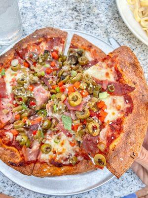 Muffuletta pizza