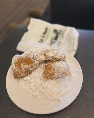 Beignet to go