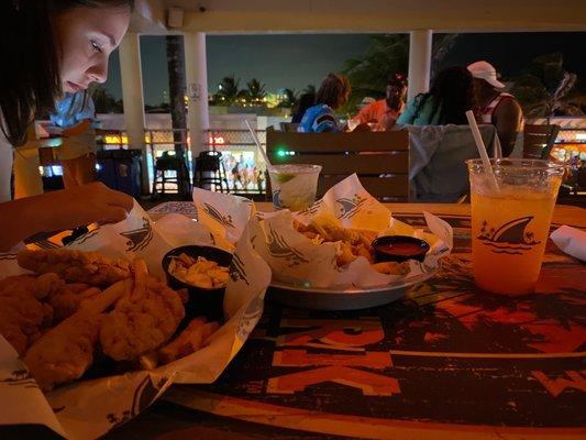 Fried shrimp basket, chicken basket, watermelon lemonade