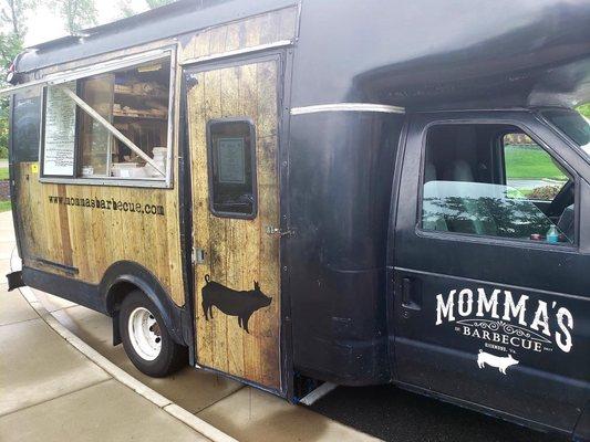 Momma's Barbecue Food Truck