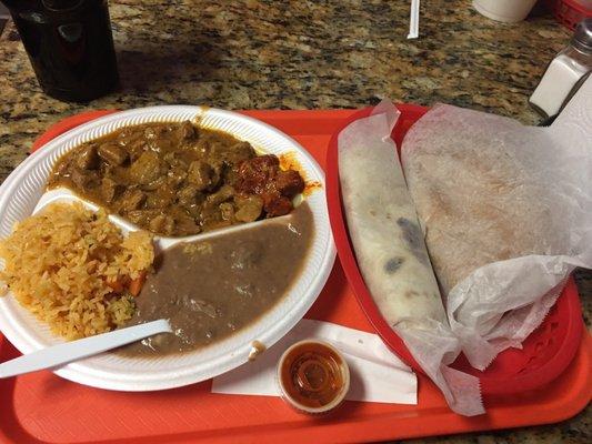 Carne guisada plate is soooo good!