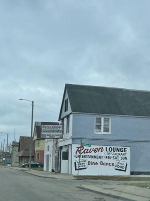 Raven Lounge & Restaurant