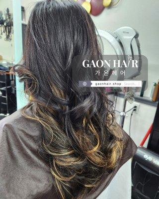 A good colorist can give you a shade that reflects light in different ways to add interest, depth, and a rich, beautiful glow. 
#gaonhair