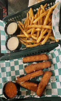 Fries & mozzarella sticks