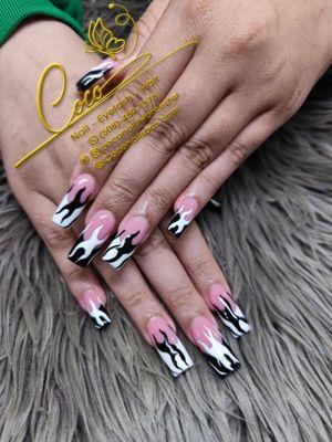 Black And White French Flame  Nail.    #nailsdesign #naildesigner #nailartist