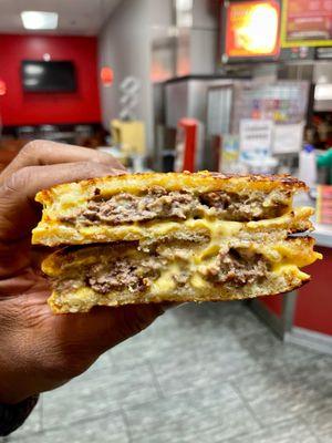 Grilled cheese "Patty Melt"