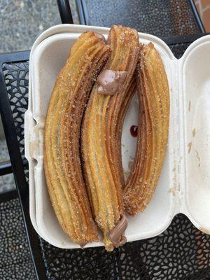 Churro Rellenos de cajeta, chocolate o fresa. Muy delicioso.