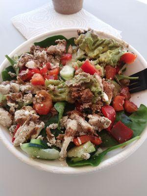 So Cal Grabba Grain Bowl (quinoa noodle, chicken, baby spinach, red pepper, avocado, cucumber, feta, mint, balsamic flax) -$10