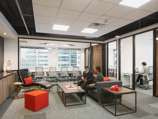 Lounge spaces for casual meetings and collaboration