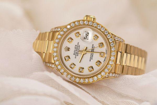 With us, you are safe to purshace Pr-Owned Rolex Watches with authentisity and great Price!