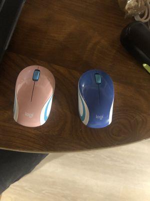 My old mouse (right) and the new one (left) practically identical mice to the naked eye