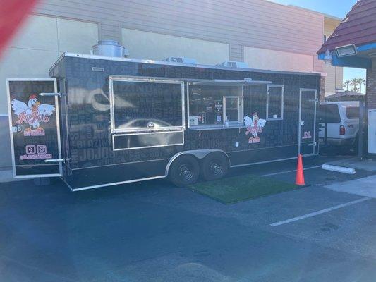 These lovely food truck it's awesome plz come over here and try it I hope u will like it