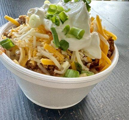 8 ounce chili bowl, topped with cheese, sour cream and green onions