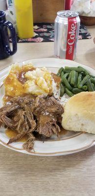 Roast beef with mashed taters and green beans. The roll was amazing!