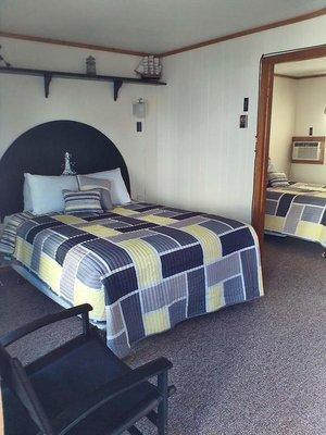 2 Bedroom Suite - 1 Queen Bed, 1 Full Bed