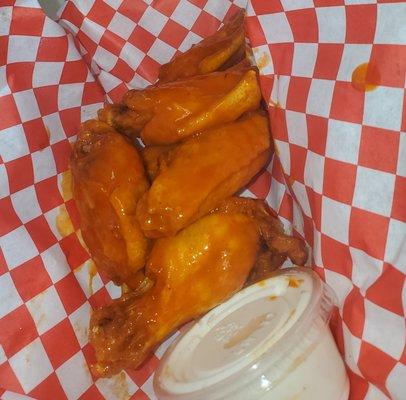 Buffalo wings with ranch