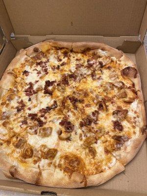 Bacon chicken ranch pizza