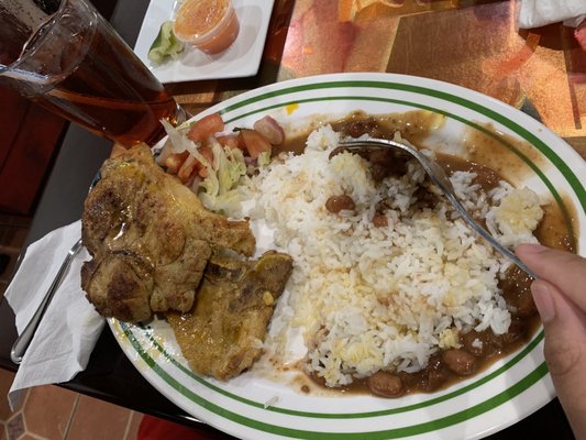 Chuletas con arroz y habichuelas (rice and beans a bit cold) BUT DEELISH