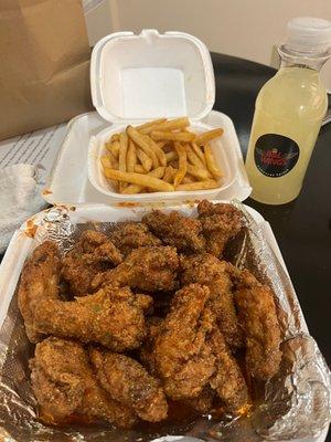 15 wings, fries and Lemonade Splash