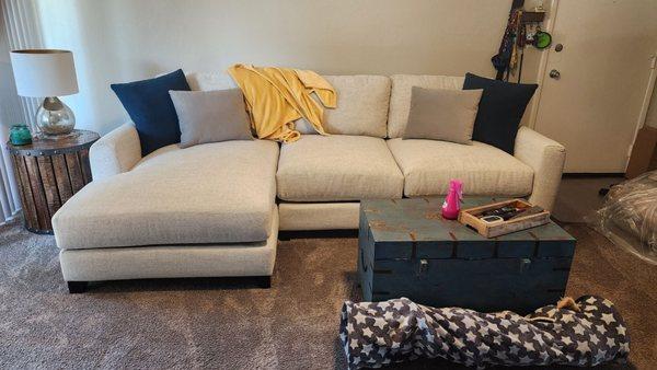 Original Quinton II sofa with bad stretchy fabric and uncomfortable cushions.