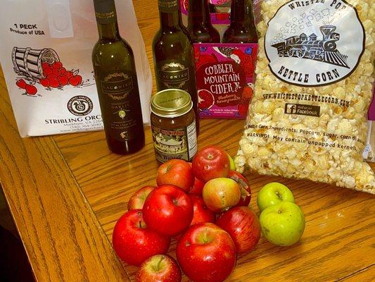 Apple Picking " stribling Got whistle Pop kettle Corn omg sooo authentic  Cobbler Cider/Apple Butter from stribling vendors )