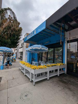 It's a super cute exterior dining area