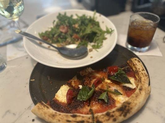 Devils Kiss Pizza, Farro & Arugula Salad and the "Stern & Bow" cocktail