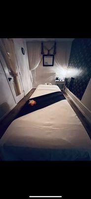 Thai style single massage room#cozy massage table#warm energy#clean air#hygiene#