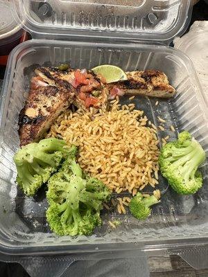 Margarita Grilled Chicken (kids portion), dry rice and THREE broccoli florets.