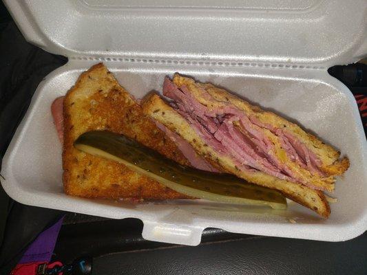 Perfect reuben, my fav sandwich ever.